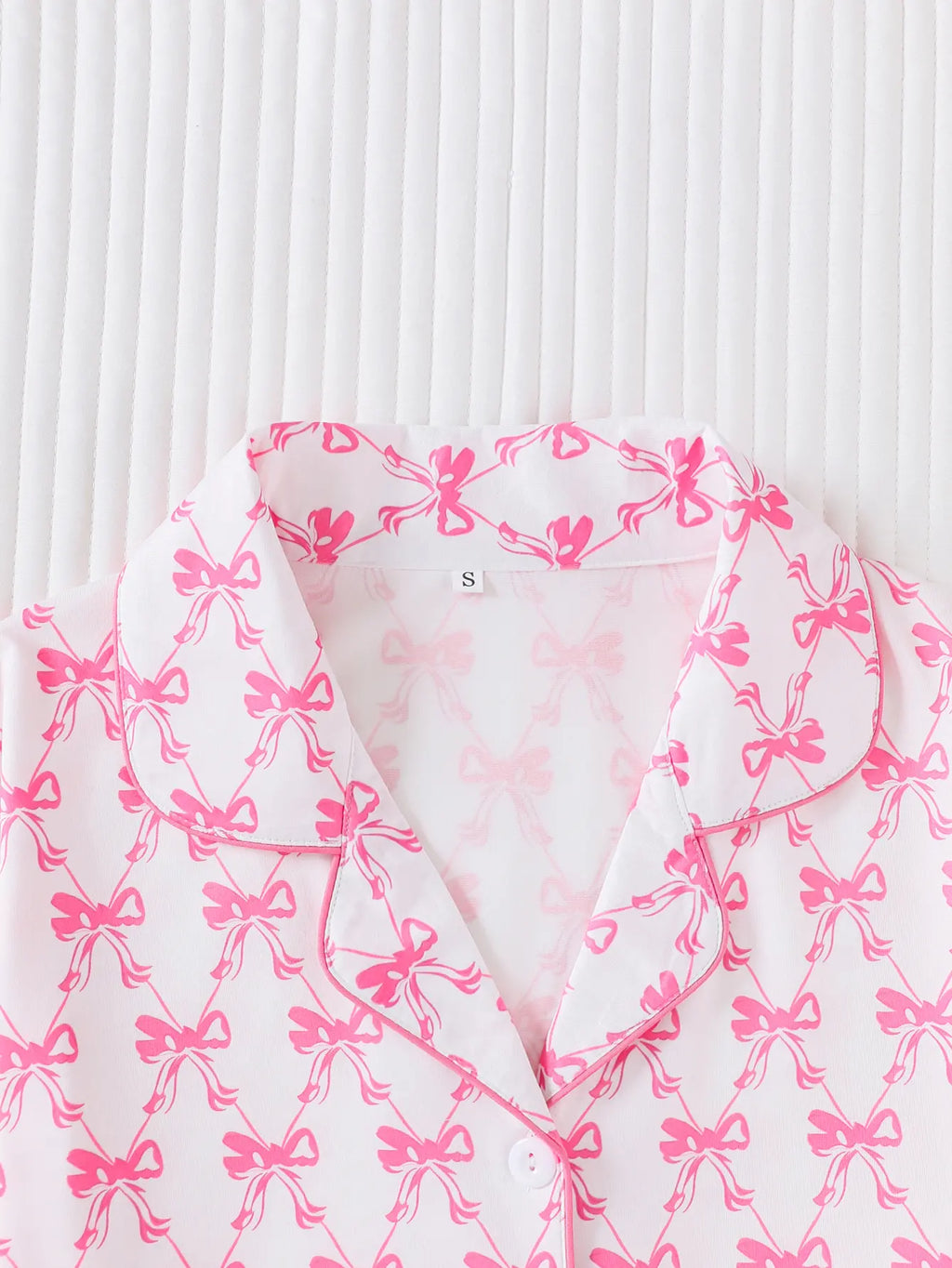 Women's 2-Piece Bow-Patterned Short-Sleeve Pajama Set with Button-Down Top and Coordinating Shorts for All-Season Comfort